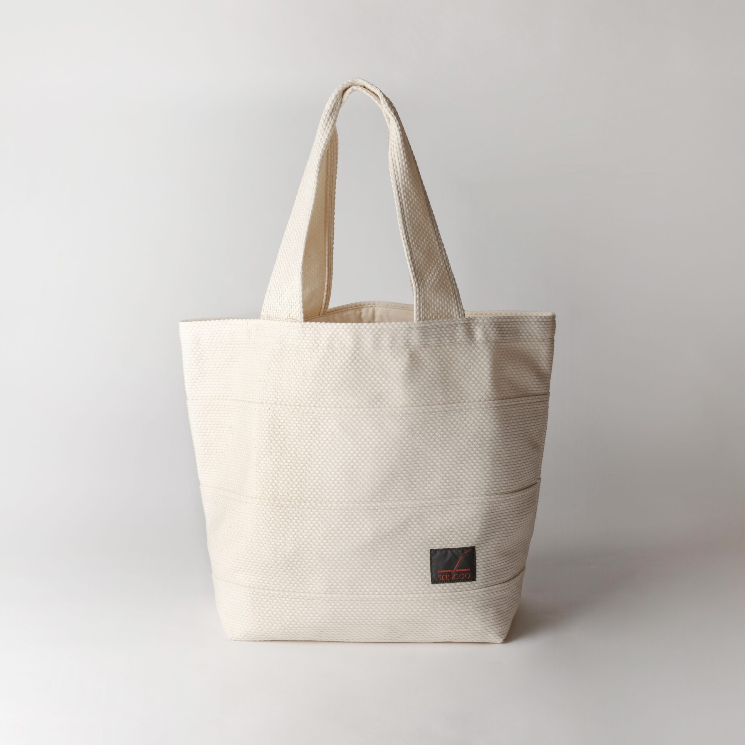 tote40_white_01