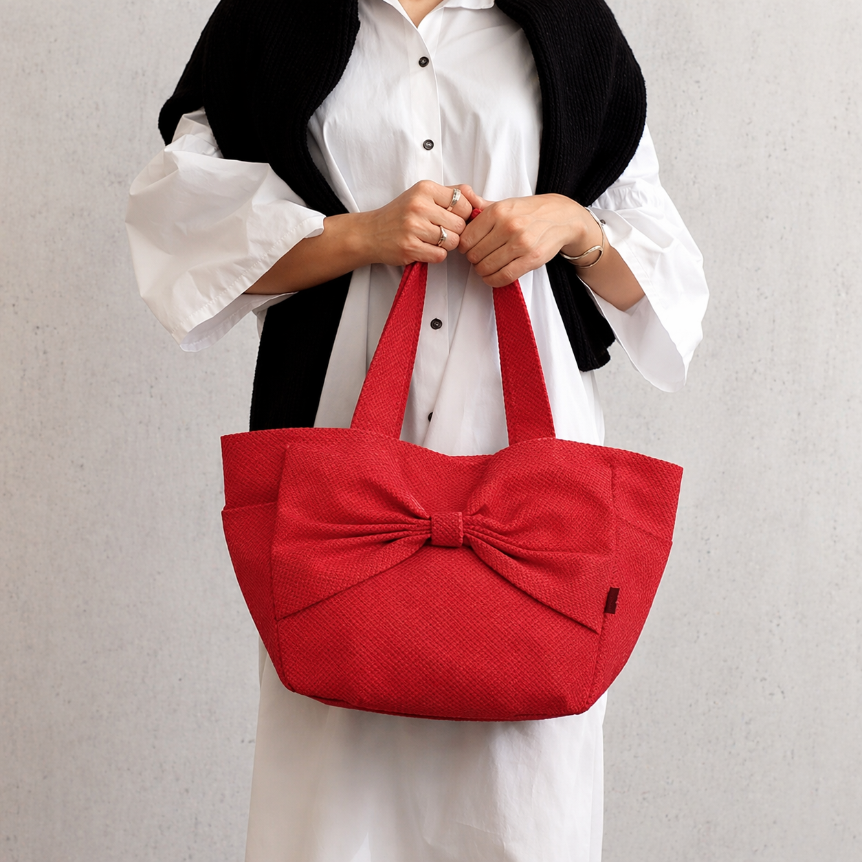 COMME des GARÇONS リボン付きレッドバッグ コムデギャルソン ガール リボン付 横長ミニバッグ| コムデギャルソン